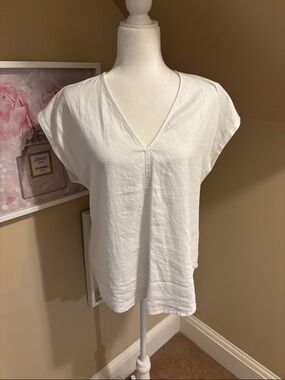 DKNY White V-Neck Casual Tank Top